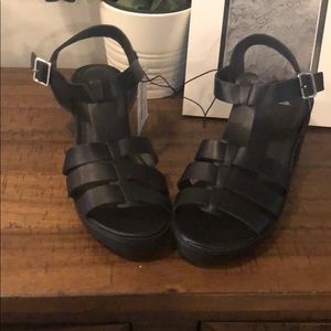 Wild fable size 8 sandle with heel